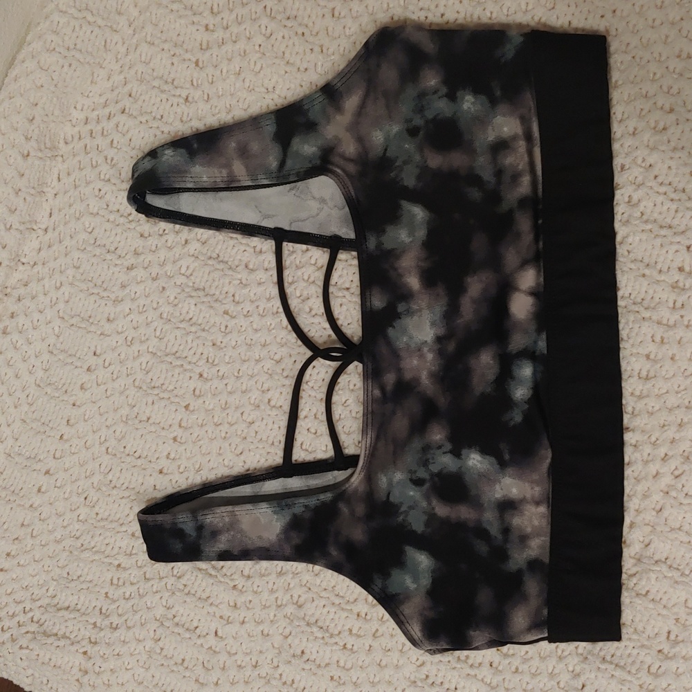 VS Pink Sport Bra Ultimate Lightly Lined Size Medium Black Multicolor